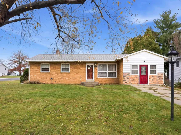 1864 Revere St, Freeport, IL 61032