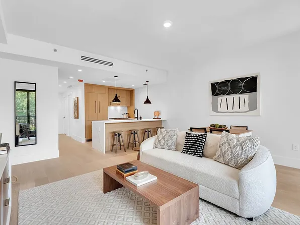 490 Lorimer St APT 3A, Brooklyn, NY 11211