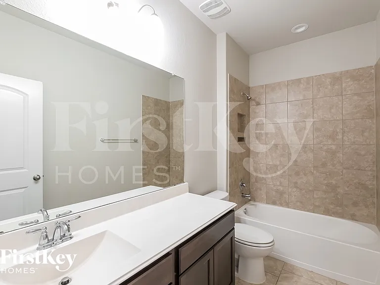 4711 Creekside Haven Trl — Photo 14