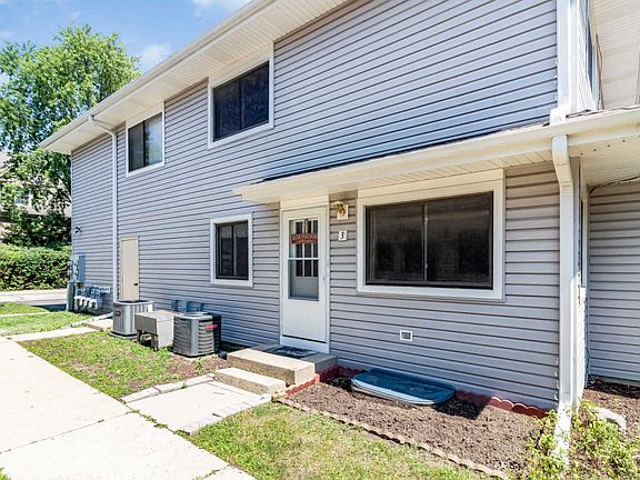 2nd image of 29W542 Winchester Cir N #24