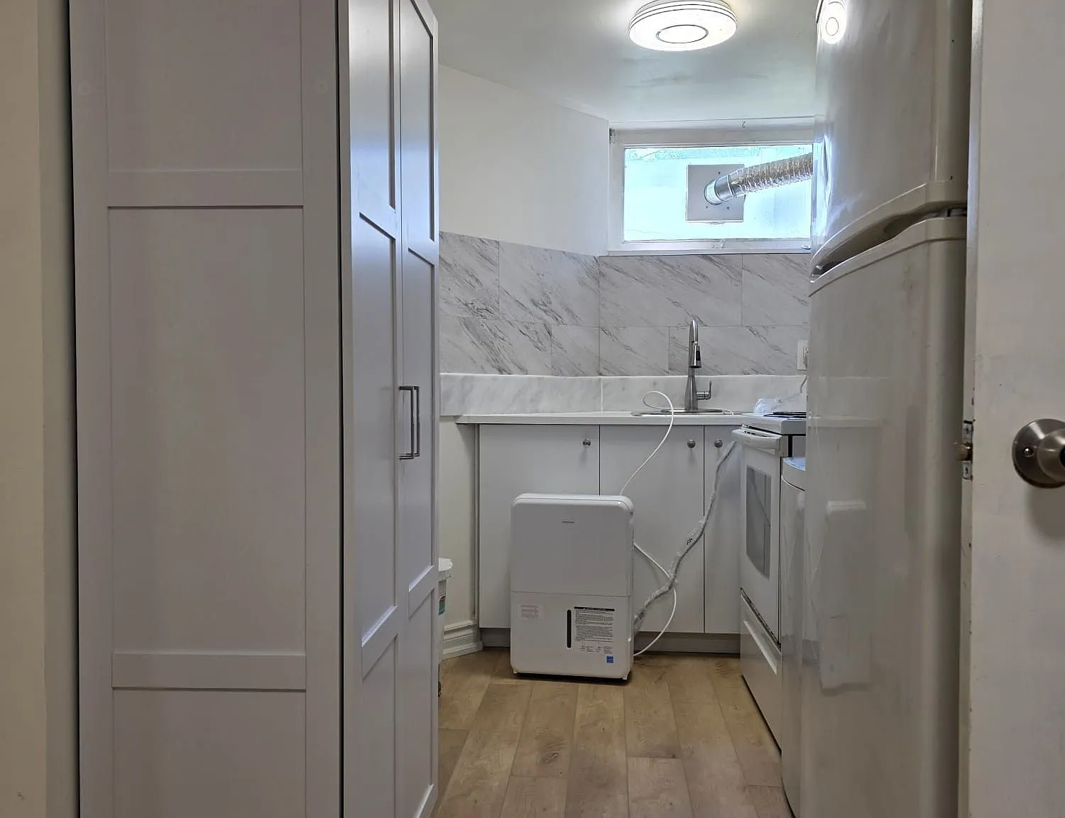 3 bed, $1,690 — Photo 2