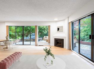 747 17th St #102, West Vancouver, BC