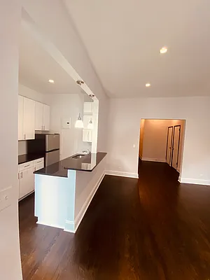 Rented by Metropolis Real Estate of Manhattan | media 8