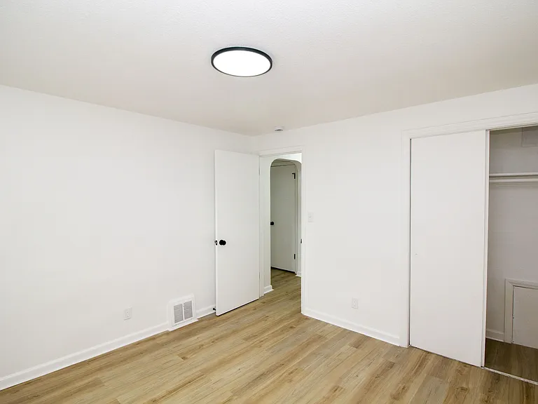 9107 Charlotte St — Photo 7
