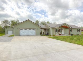 2470 Island Ln, Carthage, MO 64836