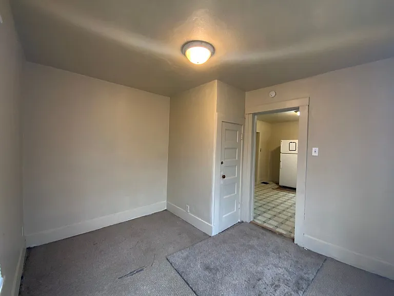 532 W 6th St — Photo 11