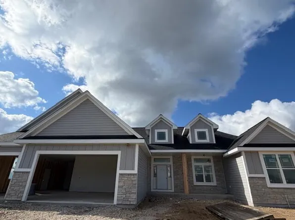 527 Talbots Woods DRIVE, Dousman, WI 53118