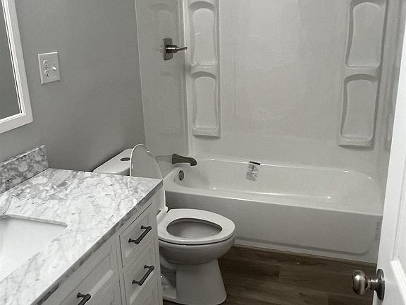 4th image of 752 Shelly Dr