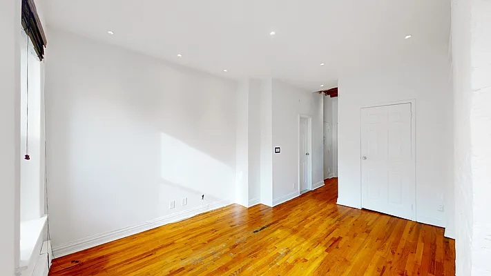 Sold by Green Line Realty | media 5