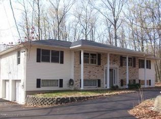142 Chipmunk Rd, Bushkill, PA 18324