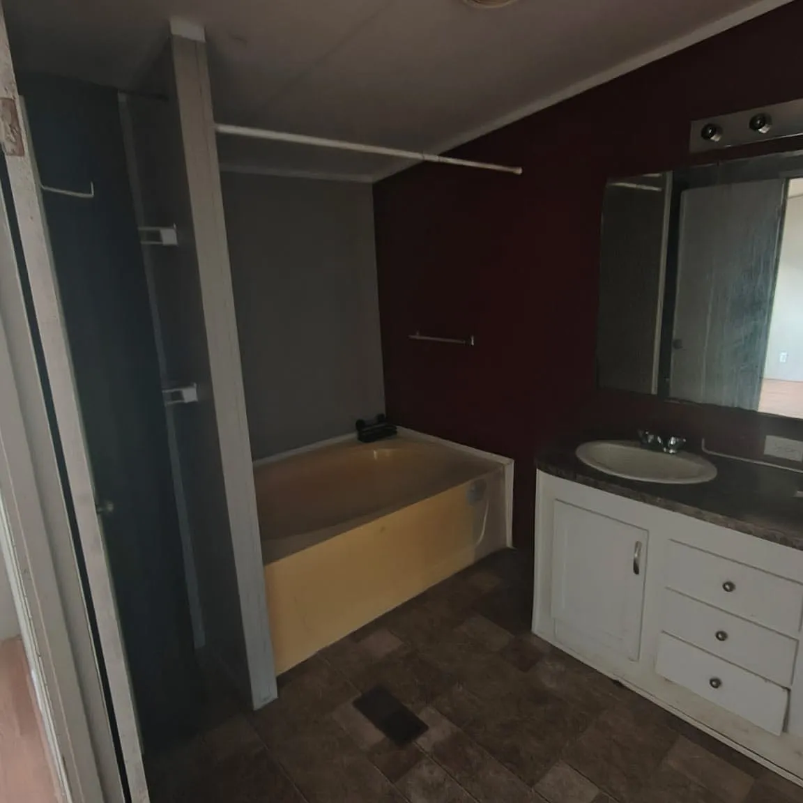3 bed, 1100 sqft, $900 — Photo 3