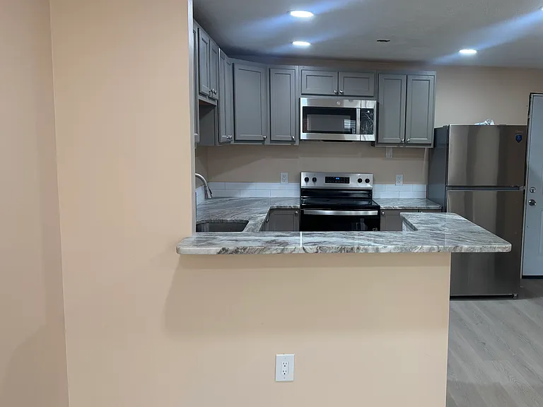 356 Franklin Ave #B8 — Photo 1
