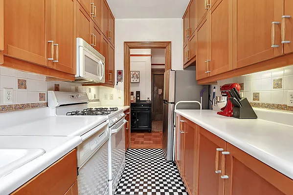 Sold by Redfin Real Estate | media 4
