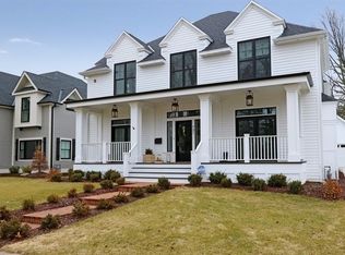 721 Prairie Ave, Barrington, IL