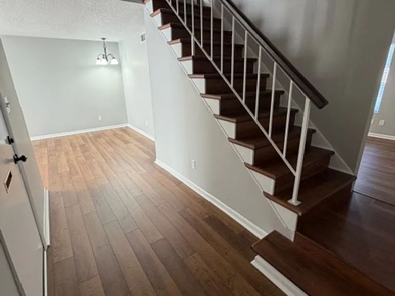 142 Stoneridge Dr — Photo 4
