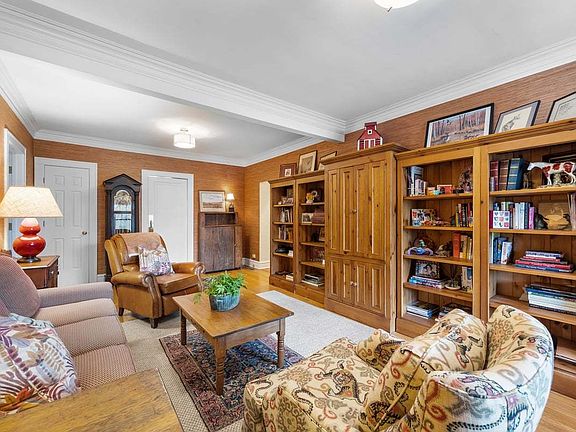 5th image of 1190 W Old Mill Rd