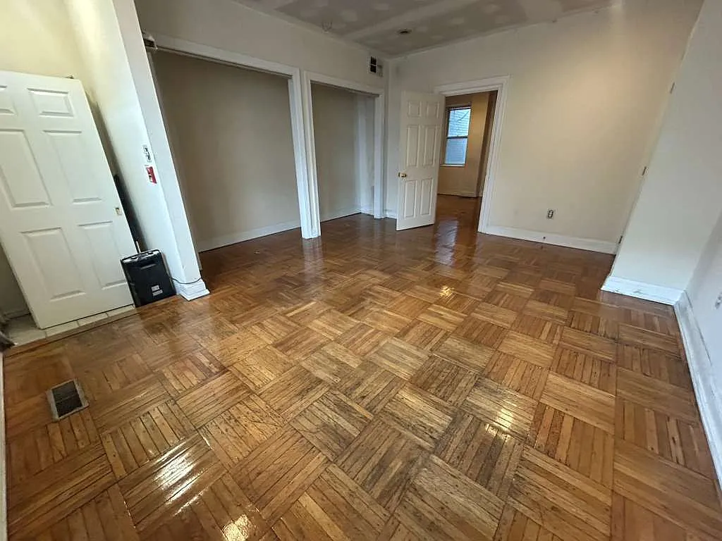 2 bed, 1000 sqft, $1,490 — Photo 3