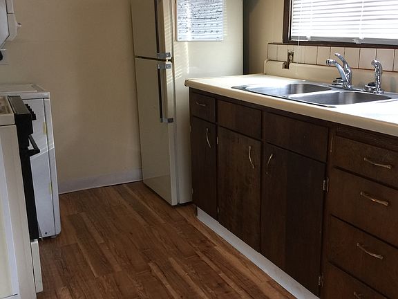 4th image of 404 Sanford Ave