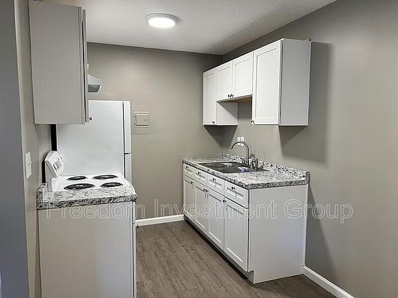 4th image of 1563 Wales Ave
