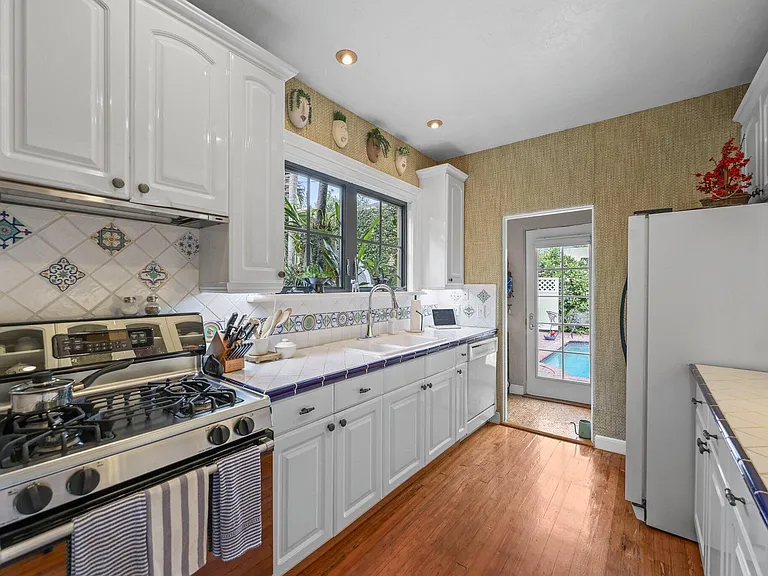 605 Sunset Rd — Photo 20