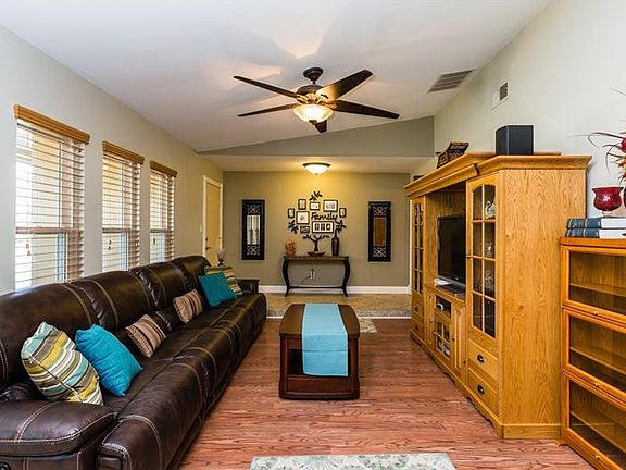 4th image of 8431 Bay Oak Ct