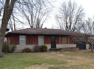 407 Iris Ln, Carmi, IL 62821