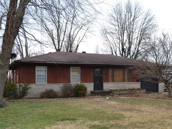 407 Iris Ln, Carmi, IL 62821