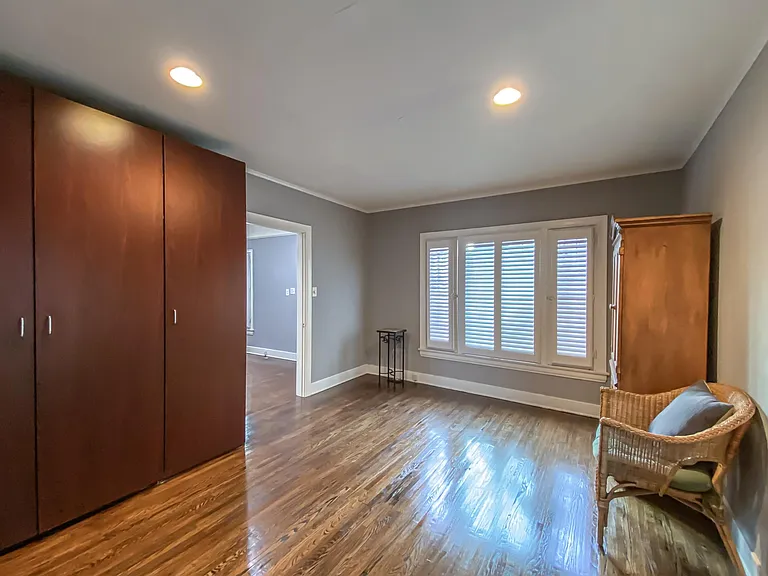 2034 N Commonwealth Ave — Photo 11