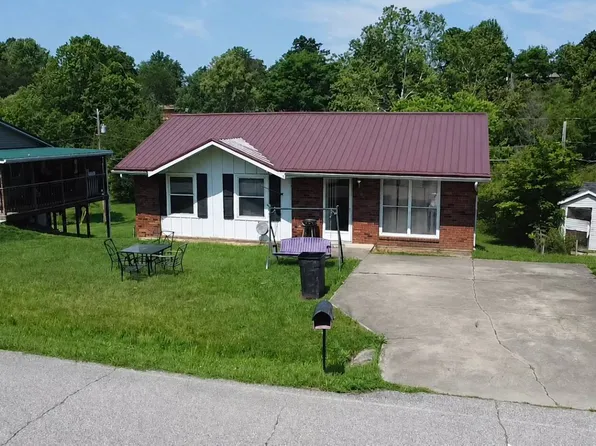8123 Ray Dr, Ashland, KY 41102