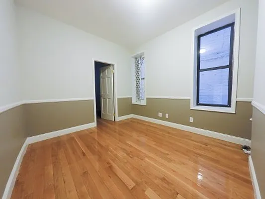 Rented by Standard Realty | media 18