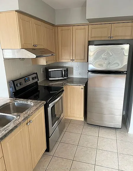 225 Wellesley St E #805 — Photo 15