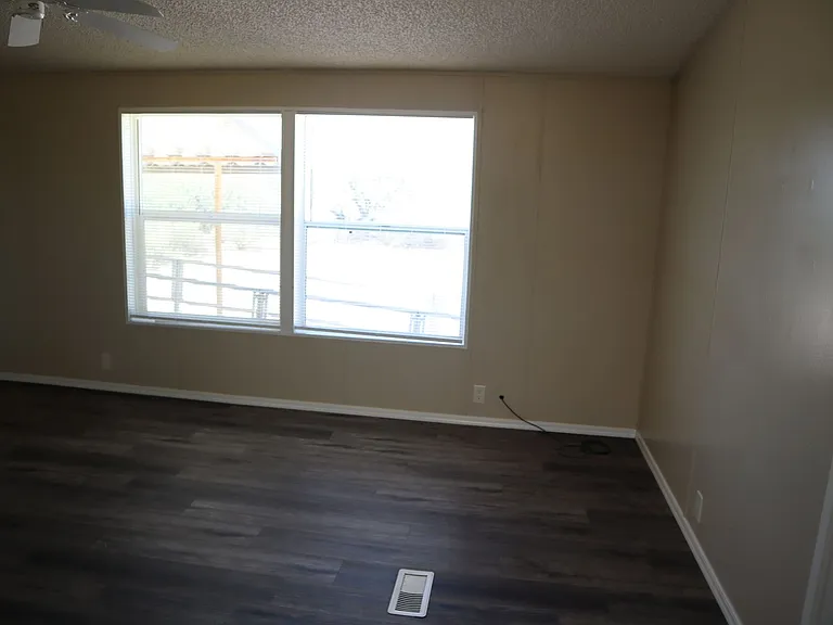 545 N Sabin St — Photo 15