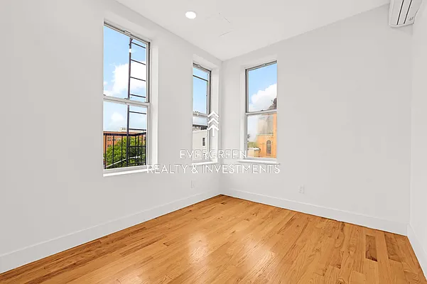 Rented by Evergreen Realty & Investments | media 3