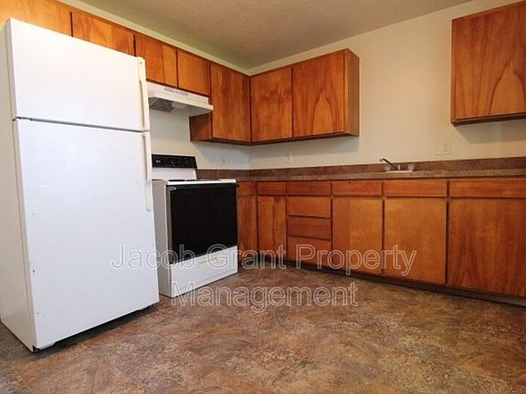 3rd image of 121 S 2 W #2