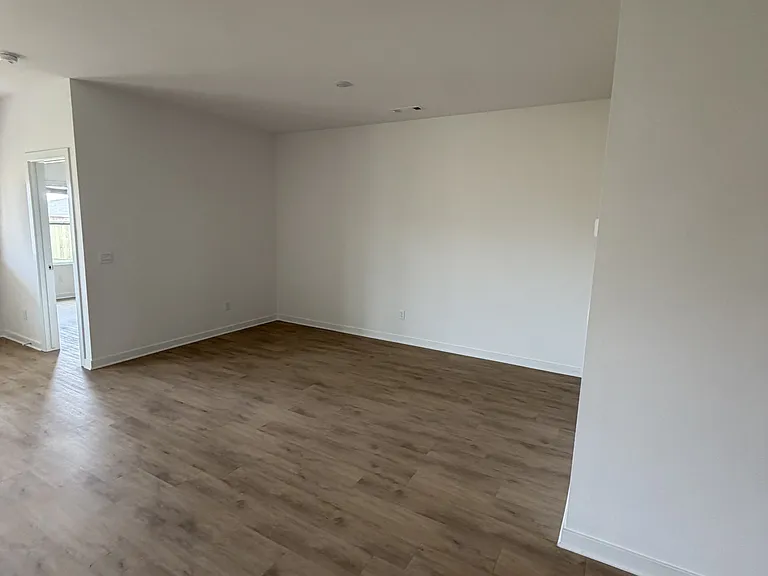 562 Arizona St — Photo 10