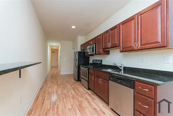 4 bed, 1825 sqft, $2,200 — Photo 2