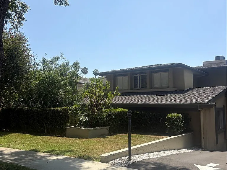 522 W Sierra Madre Blvd #B — Photo 1