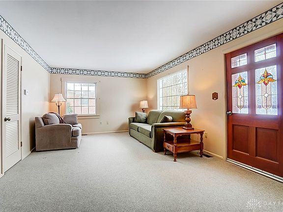 2nd image of 140 Lisa Ln