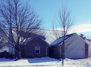 2702 Essington St, Bloomington, IL 61705