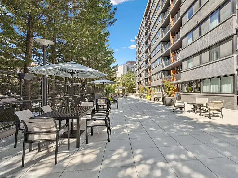 Courtyard with picnic areas