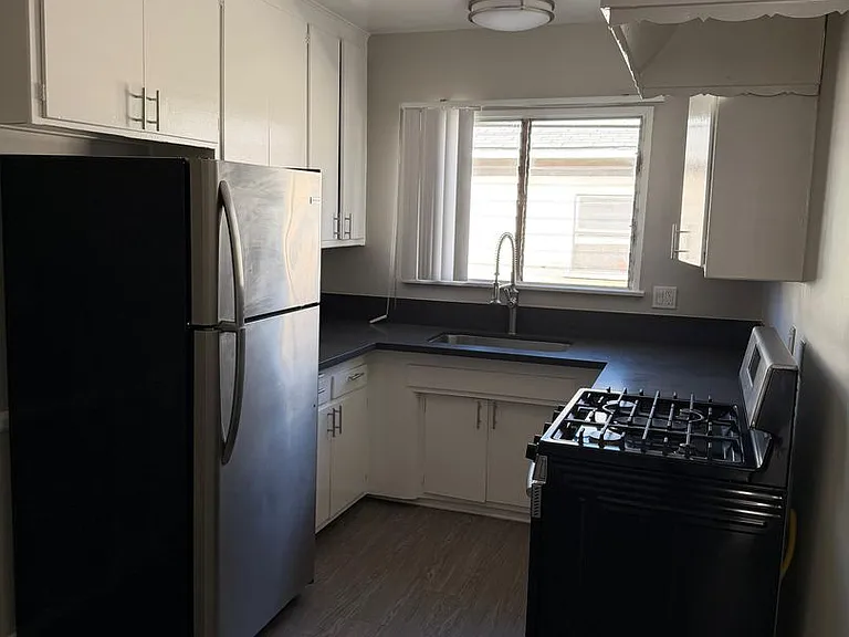 5309-5315 Whitsett Ave — Photo 26