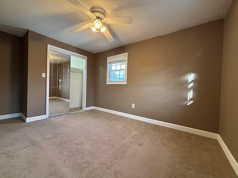 11-15 Marie Ln — Photo 9