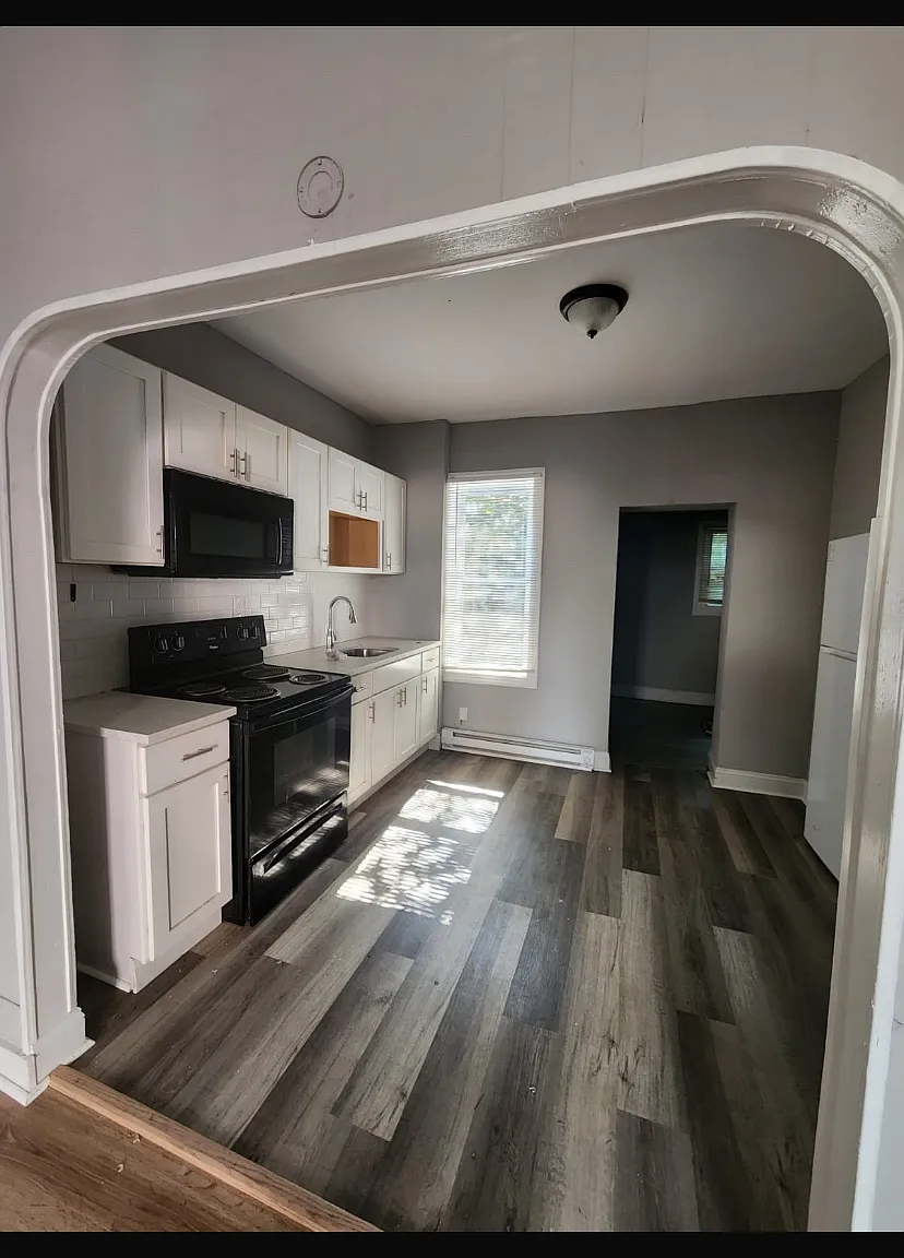2 bed, 784 sqft, $1,200 — Photo 2