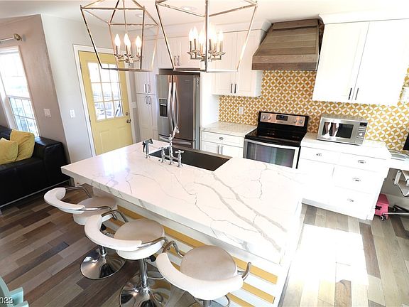 3rd image of 627 Avenue G