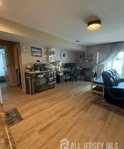 1184 Union St — Photo 3