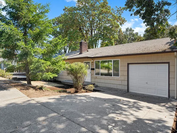 615 E Gloucester St, Gladstone, OR 97027