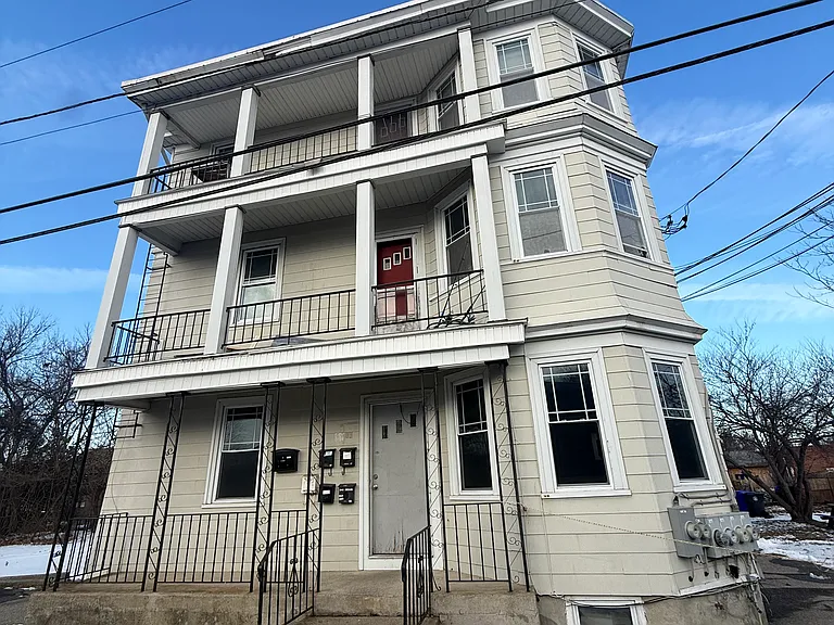 11 Roosevelt St #3R — Photo 1