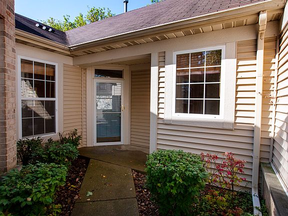 3rd image of 2282 Meadowcroft Ln