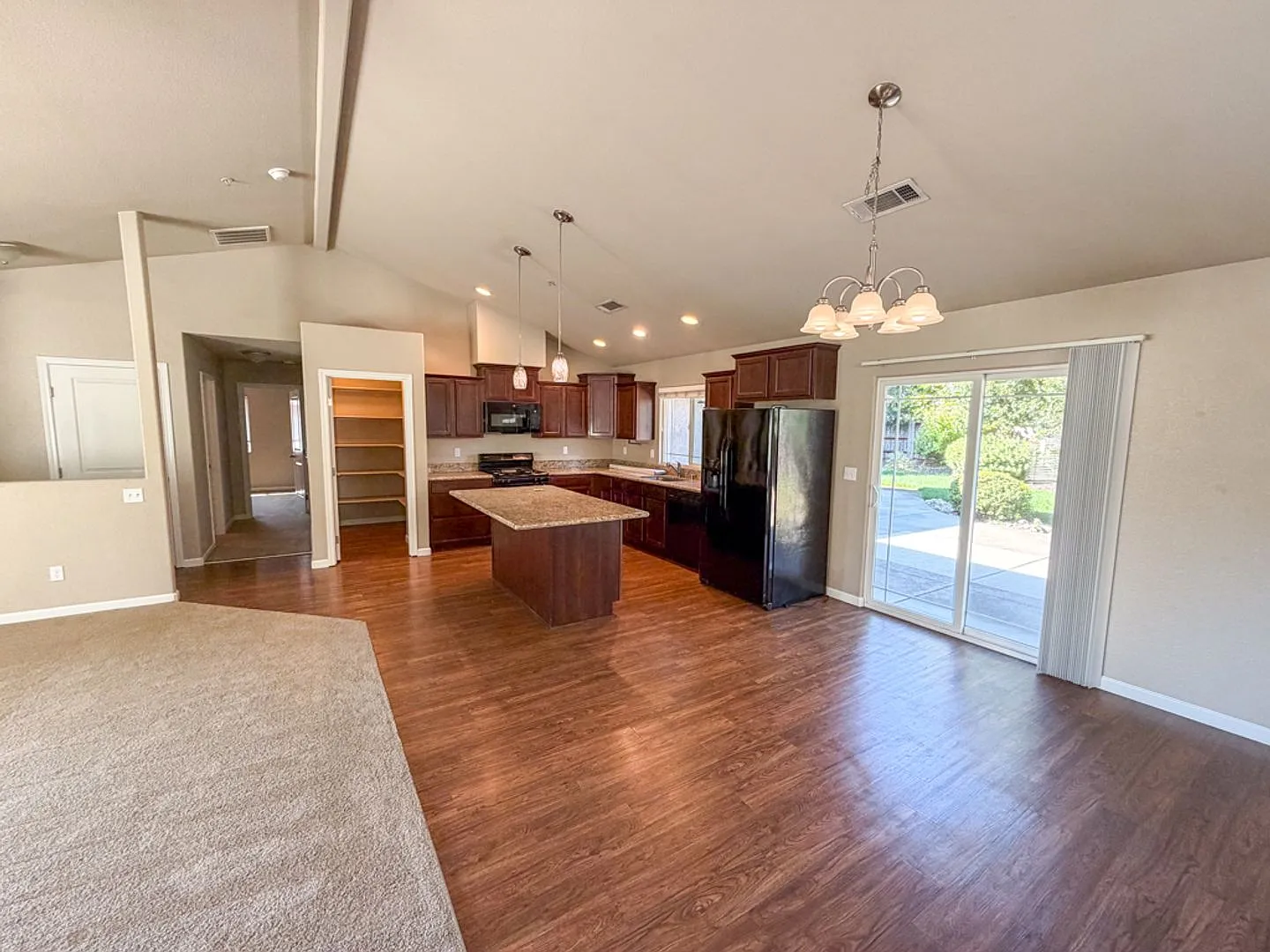 $1000 Move In Special Off First Months Rent. — Photo 3