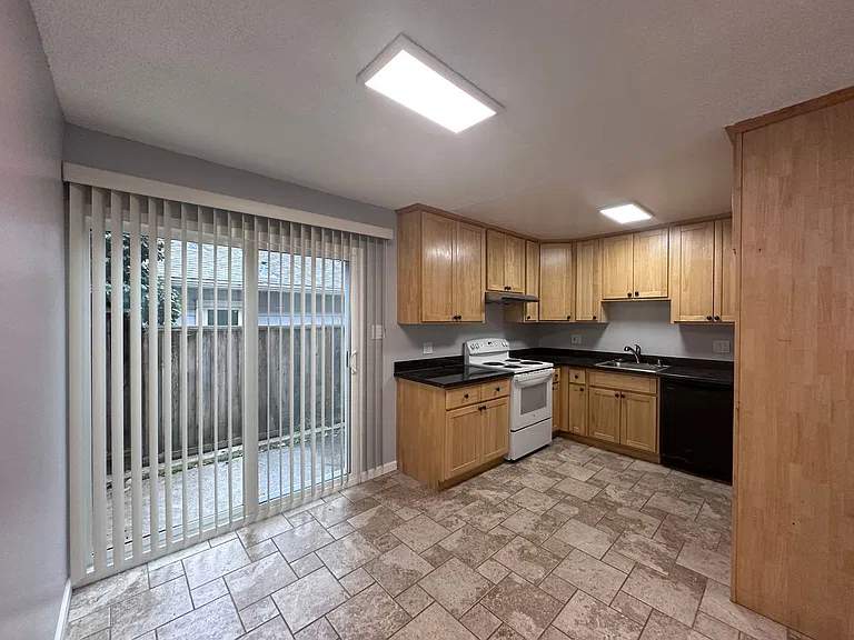 955-959 Joaquin Ave — Photo 3